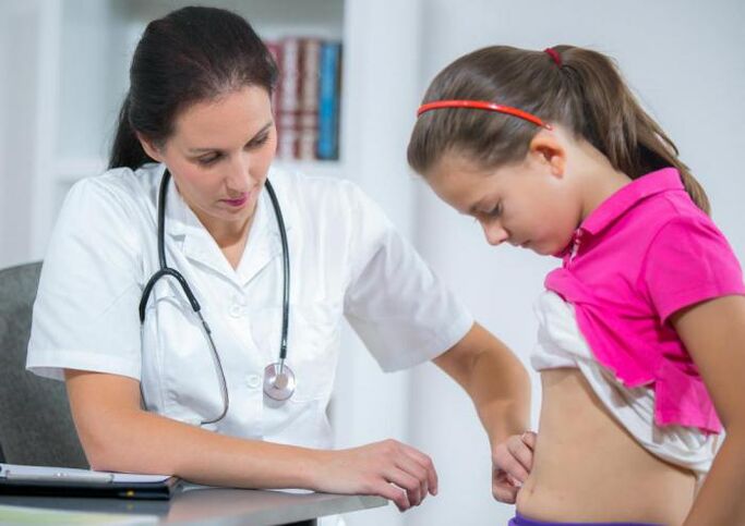 A child with suspicion of helm tentn invasion at a medical appointment